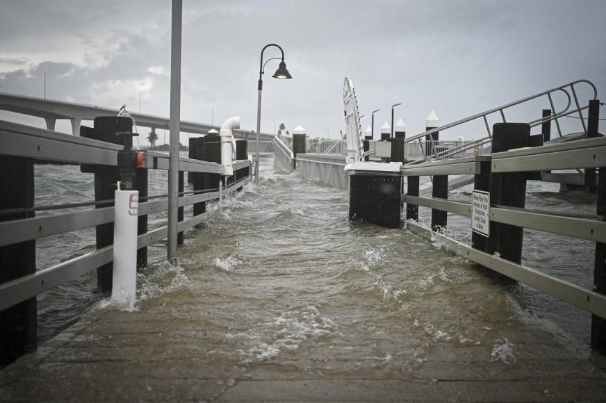 El huracán Idalia es “extremadamente peligroso”; Florida reporta fuertes inundaciones