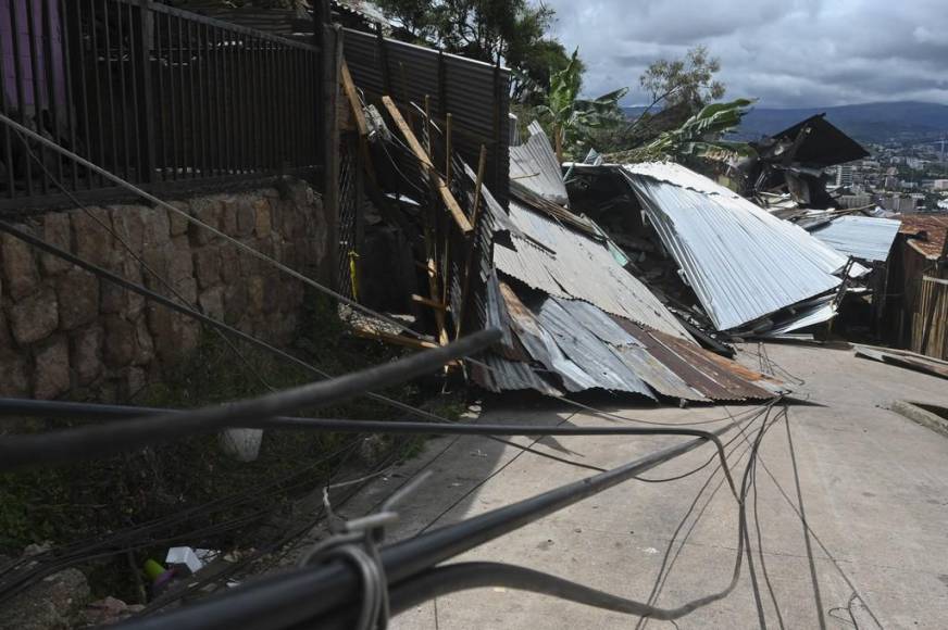 Más de 2 mil personas han sido rescatadas de la colonia Guillén por falla geológica