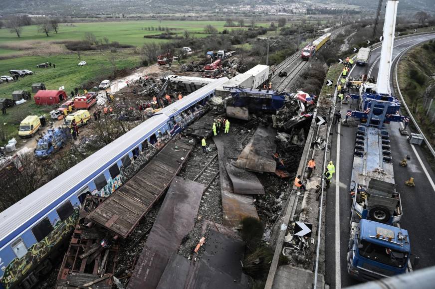 Intensas protestas en Grecia tras accidente de trenes que dejó 57 muertes