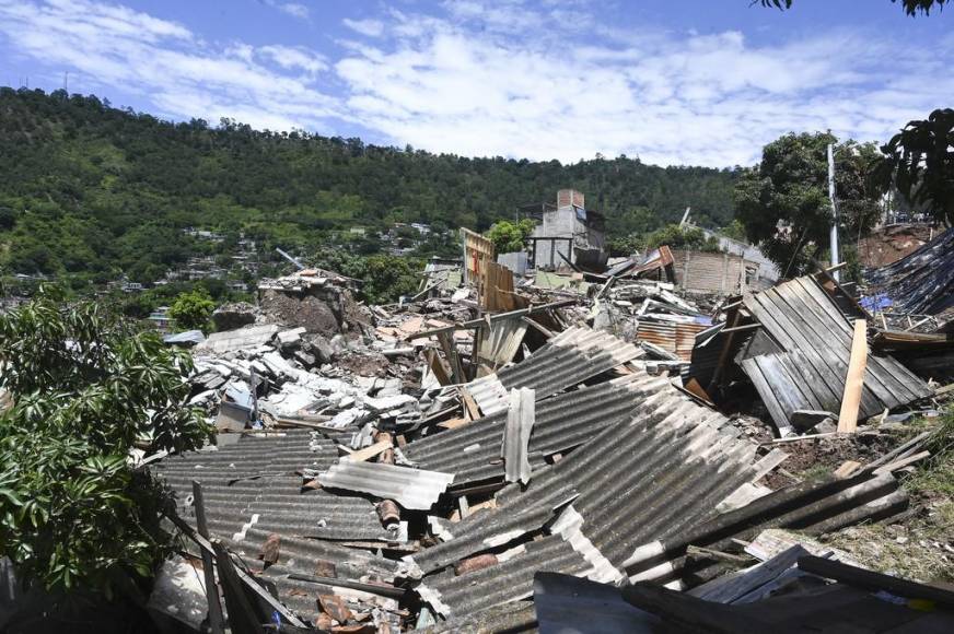 Más de 2 mil personas han sido rescatadas de la colonia Guillén por falla geológica