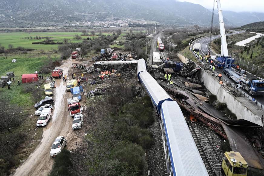 Intensas protestas en Grecia tras accidente de trenes que dejó 57 muertes