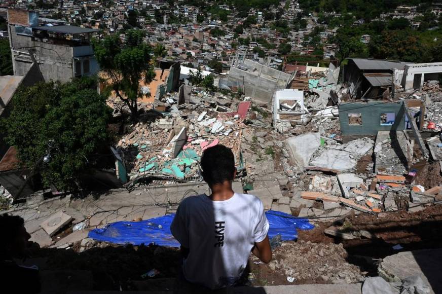 Más de 2 mil personas han sido rescatadas de la colonia Guillén por falla geológica