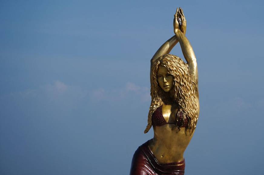 Shakira es inmortalizada con estatua de bronce en Barranquilla