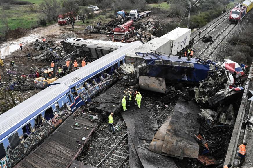 Intensas protestas en Grecia tras accidente de trenes que dejó 57 muertes