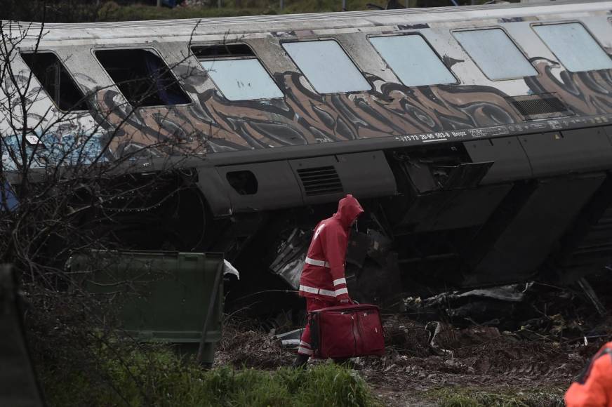 Intensas protestas en Grecia tras accidente de trenes que dejó 57 muertes