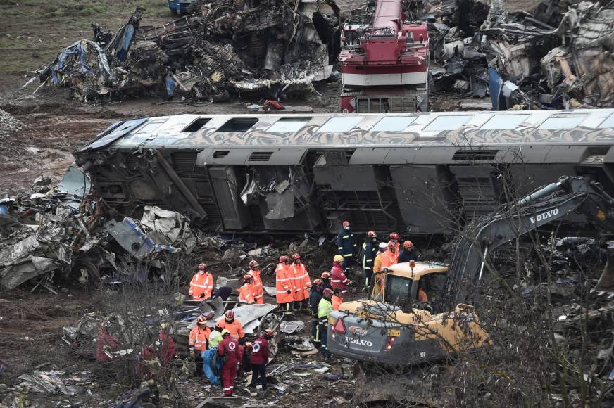 Intensas protestas en Grecia tras accidente de trenes que dejó 57 muertes