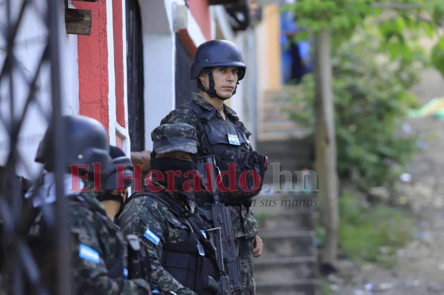 13 hombres vestidos con indumentaria militar perpetraron la masacre en Lomas del Carmen