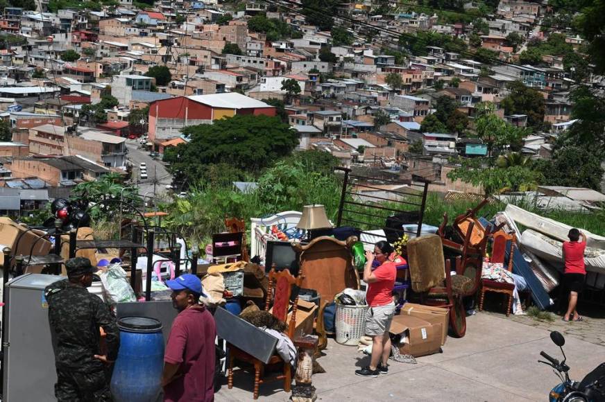 Falla en la Guillén: Impotencia y desesperación entre vecinos obligados a salir de sus hogares