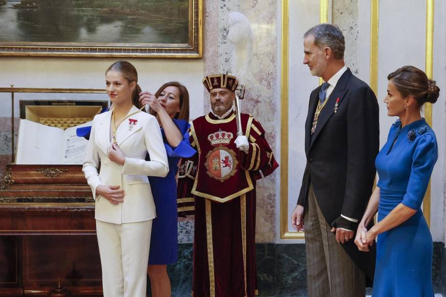 La princesa Leonor jura ante la Constitución en su cumpleaños 18