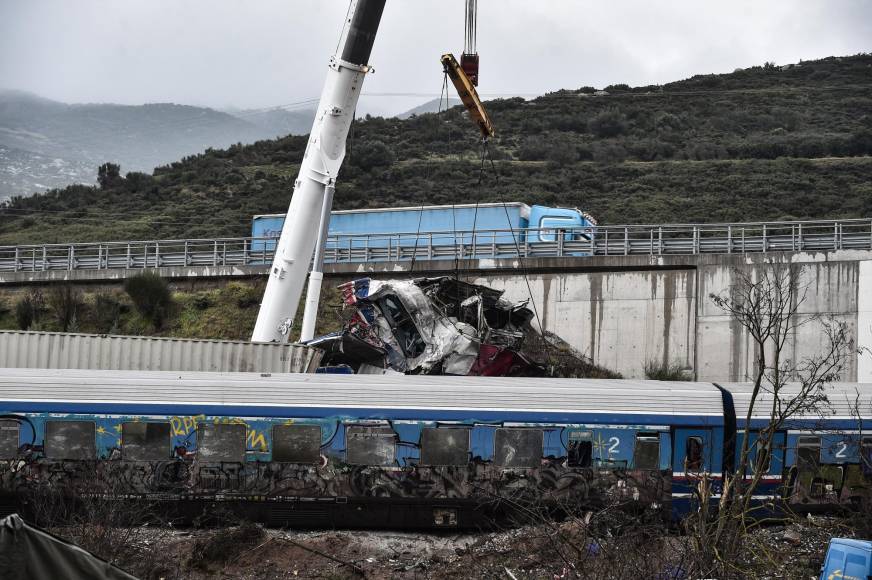 Intensas protestas en Grecia tras accidente de trenes que dejó 57 muertes