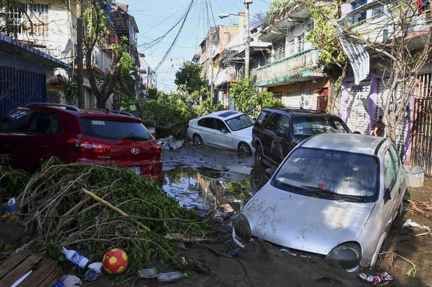 Desolación y caos: Acapulco tras el paso destructivo de Otis