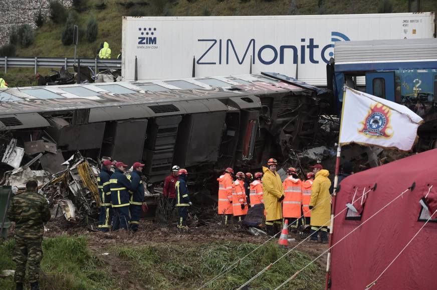 Intensas protestas en Grecia tras accidente de trenes que dejó 57 muertes