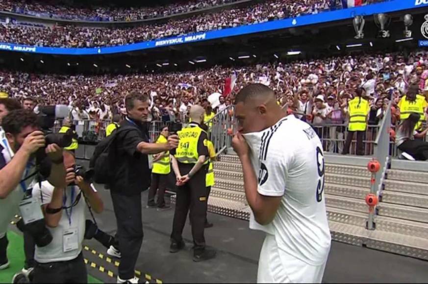 Mbappé imitó a Cristiano Ronaldo en su presentación con Real Madrid y el regalo de Florentino