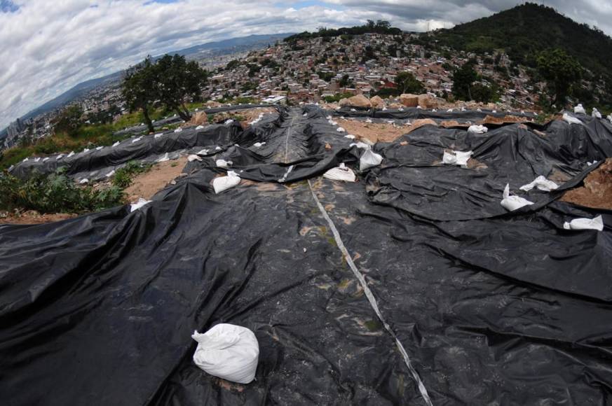 Desolación y pesar, lo único que queda a un año del derrumbe en la colonia Guillén de la capital