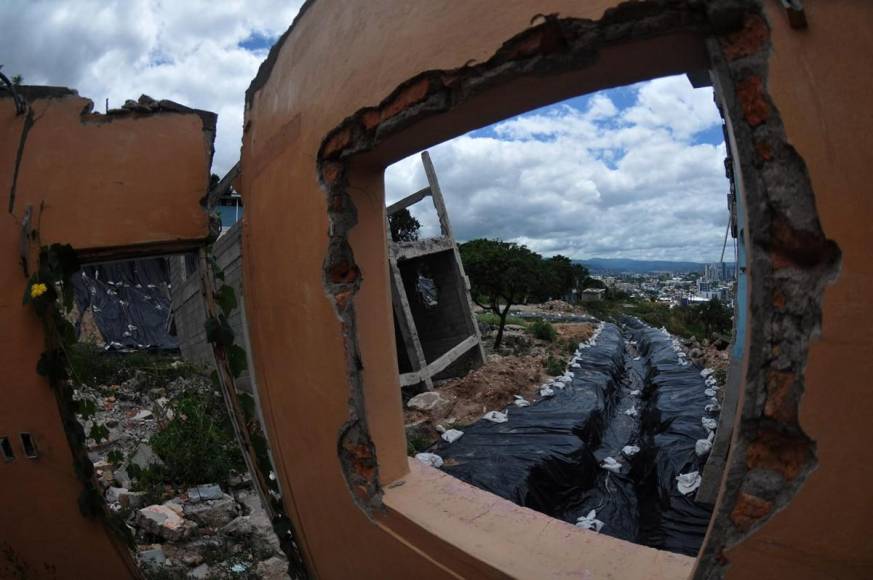 Desolación y pesar, lo único que queda a un año del derrumbe en la colonia Guillén de la capital