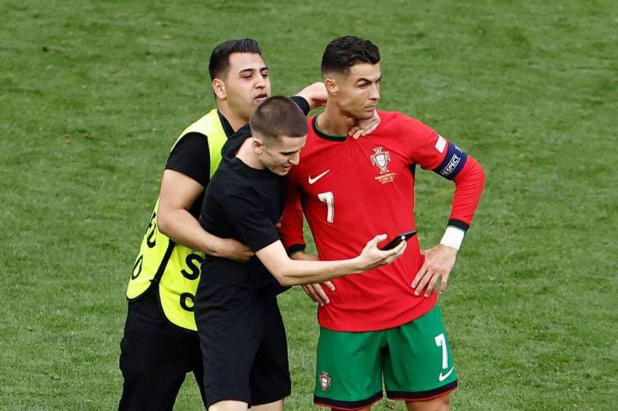 Cristiano Ronaldo saca su furia con un aficionado y así fue vista Georgina Rodríguez