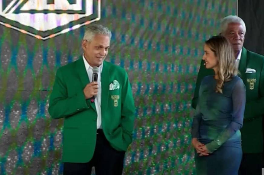 Reinaldo Rueda es homenajeado junto a otras leyendas del Atlético Nacional de Colombia