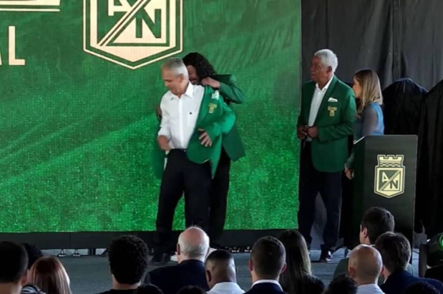 Reinaldo Rueda es homenajeado junto a otras leyendas del Atlético Nacional de Colombia