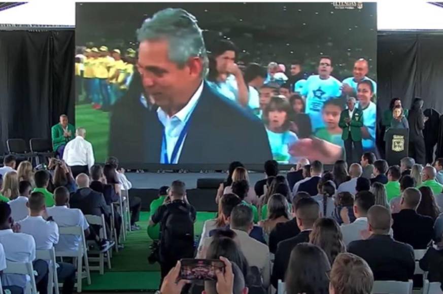 Reinaldo Rueda es homenajeado junto a otras leyendas del Atlético Nacional de Colombia