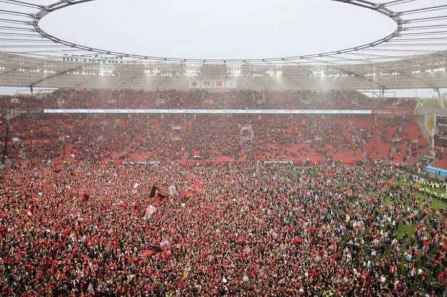 Xabi Alonso se emborracha, locura de afición de Leverkusen y festejo en el camerino