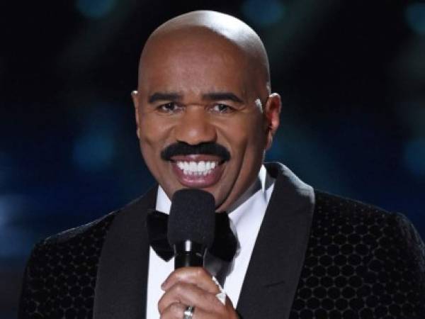 Steve Harvey sorprende a todos con su broma.