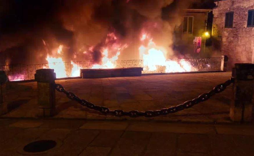 “Pudo haber una tragedia. No tiene perdón”: mujer incendia 21 carros a sus vecinos en España