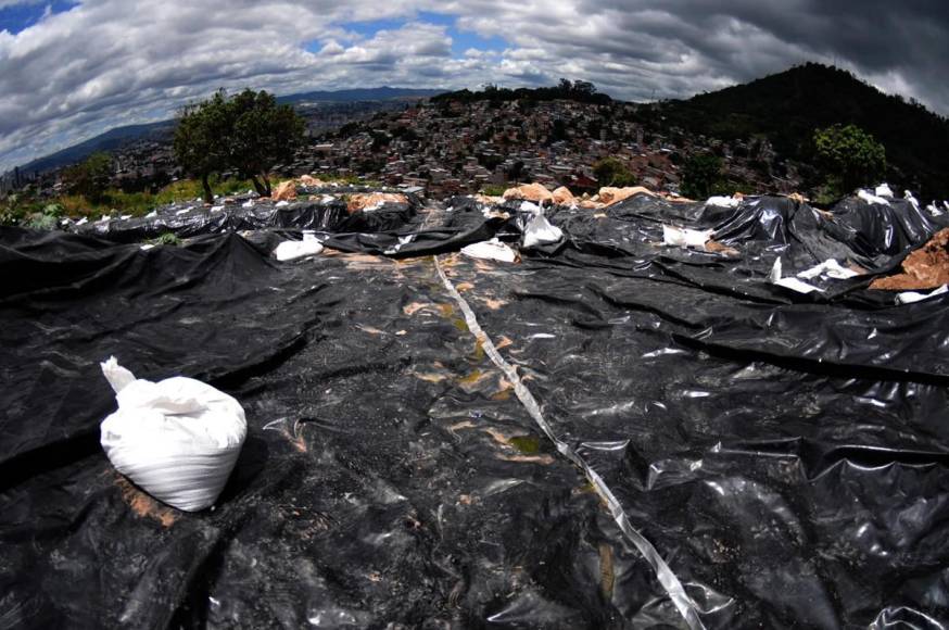 Desolación y pesar, lo único que queda a un año del derrumbe en la colonia Guillén de la capital