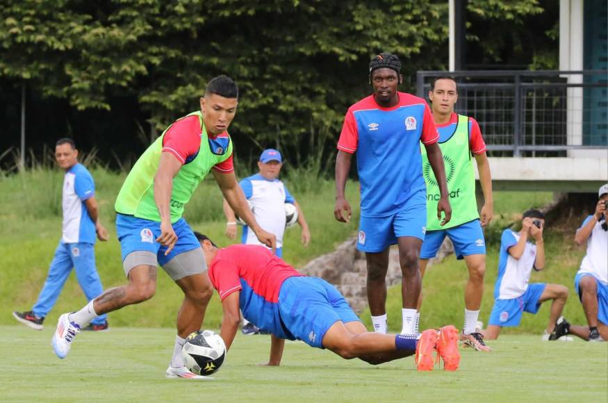 Así fue el regreso de Alberth Elis a entrenamientos del Olimpia