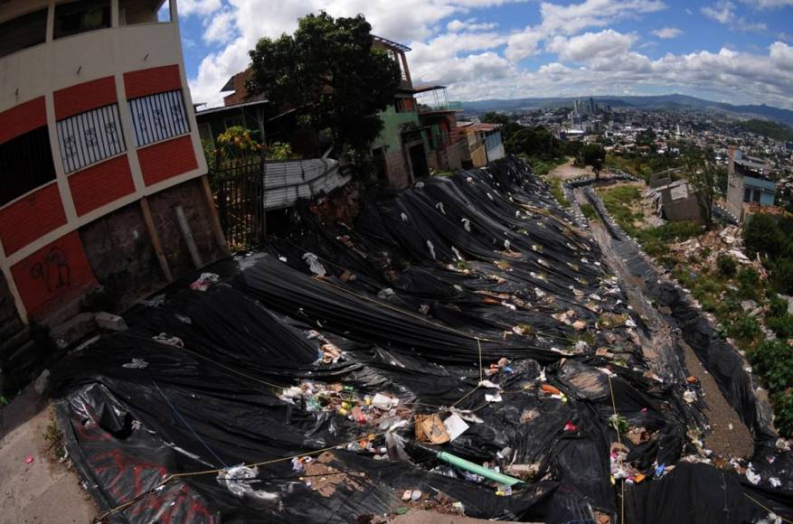 Desolación y pesar, lo único que queda a un año del derrumbe en la colonia Guillén de la capital