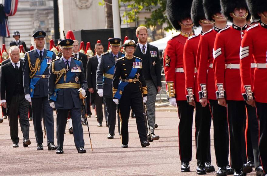 Londres inicia el multitudinario adiós para la reina Isabel II