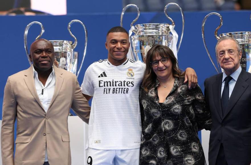 Mbappé imitó a Cristiano Ronaldo en su presentación con Real Madrid y el regalo de Florentino