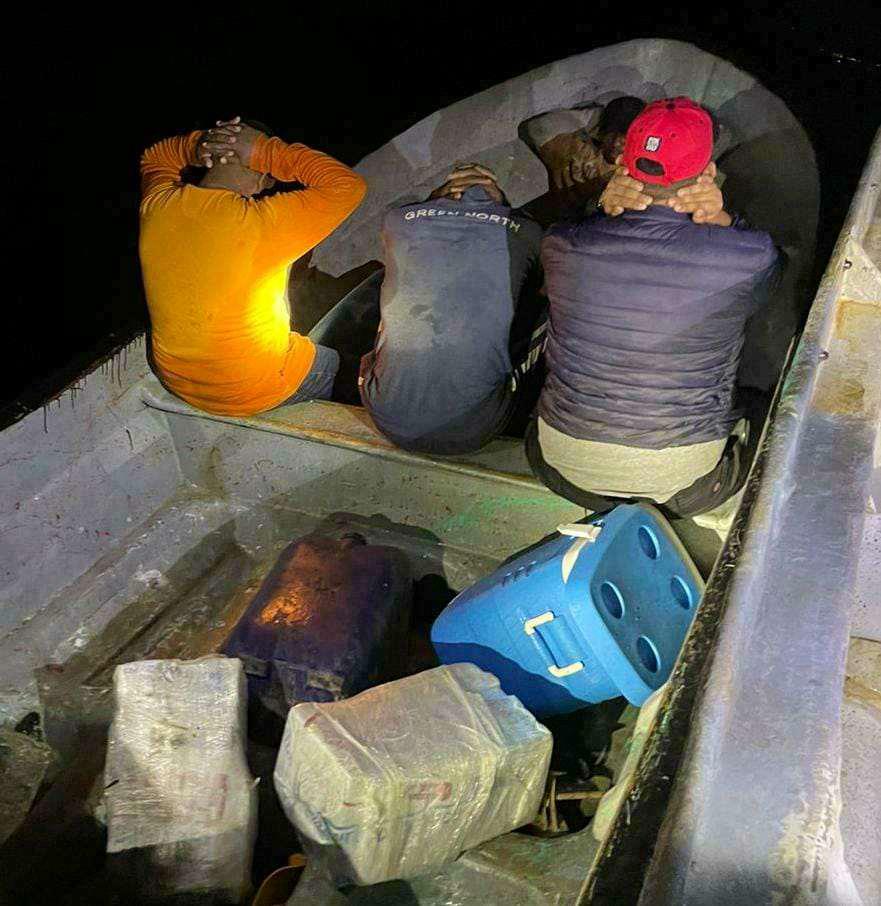 $!Mucha de la droga fue decomisada cuando intentaban transportarla de un punto a otro en lancha.