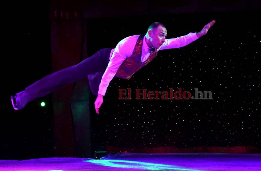 “Fantasía sobre hielo”, el show de patinaje que encanta a los capitalinos