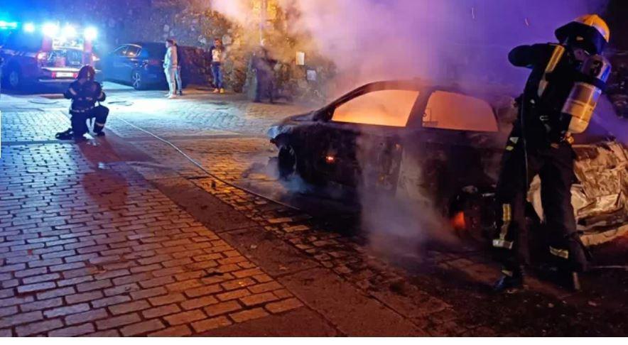 “Pudo haber una tragedia. No tiene perdón”: mujer incendia 21 carros a sus vecinos en España