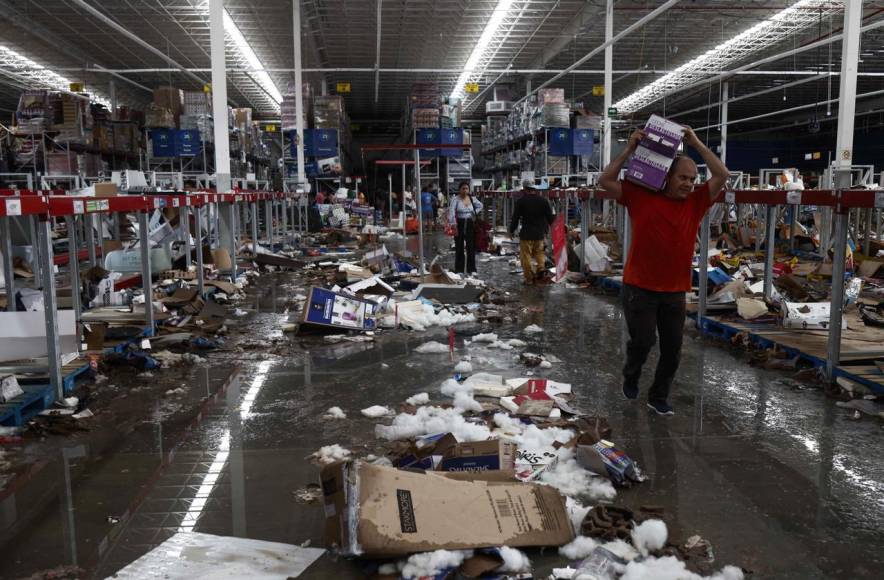 Desolación y caos: Acapulco tras el paso destructivo de Otis