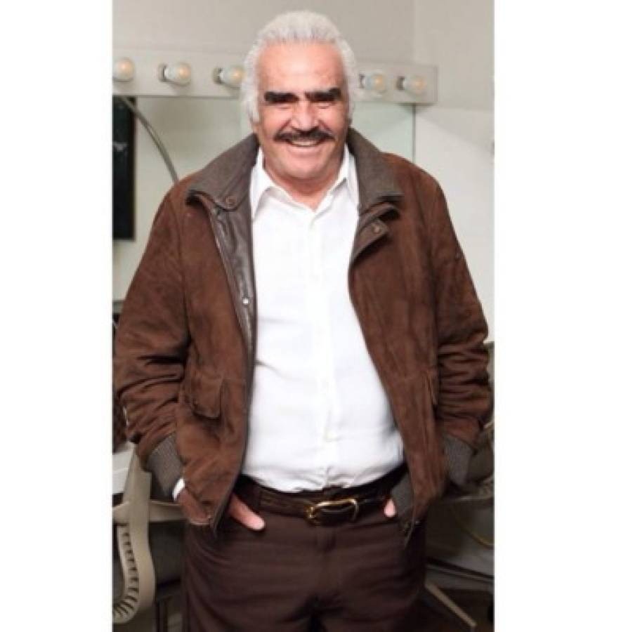 Vicente Fernández celebra su cumpleaños rodeado de amigos y familia