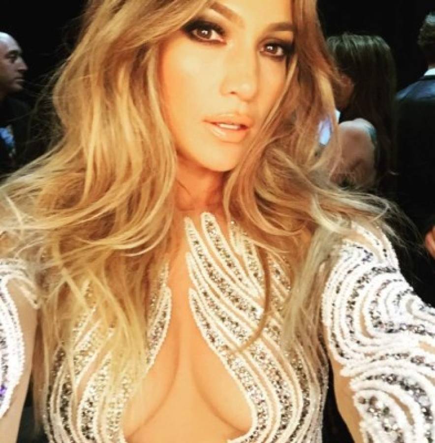 La sensual selfie de Jennifer López en los Billboard 2015