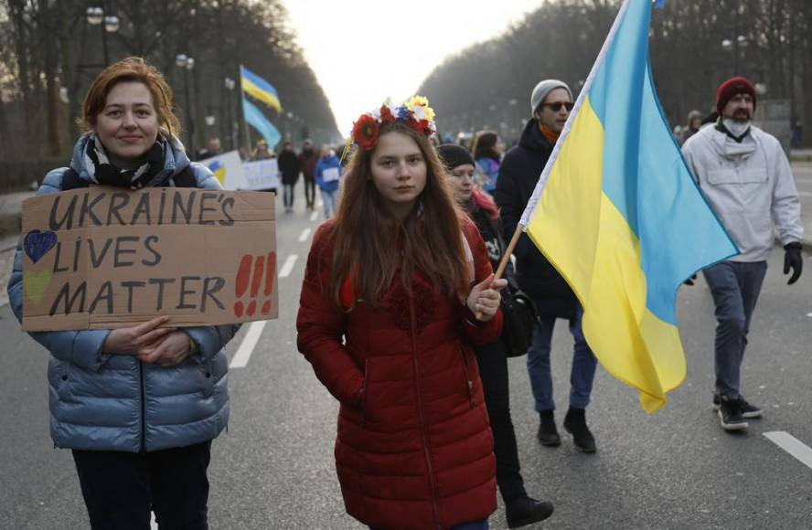 Ola de solidaridad con Ucrania en las calles de todo el mundo (FOTOS)