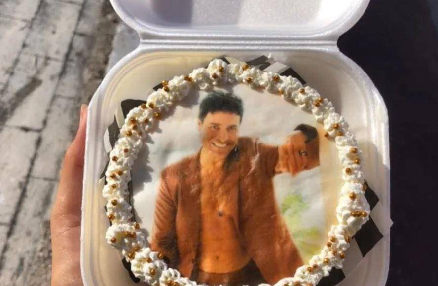 Café mexicano vende pasteles de Chayanne para celebrar el Día de las Madres