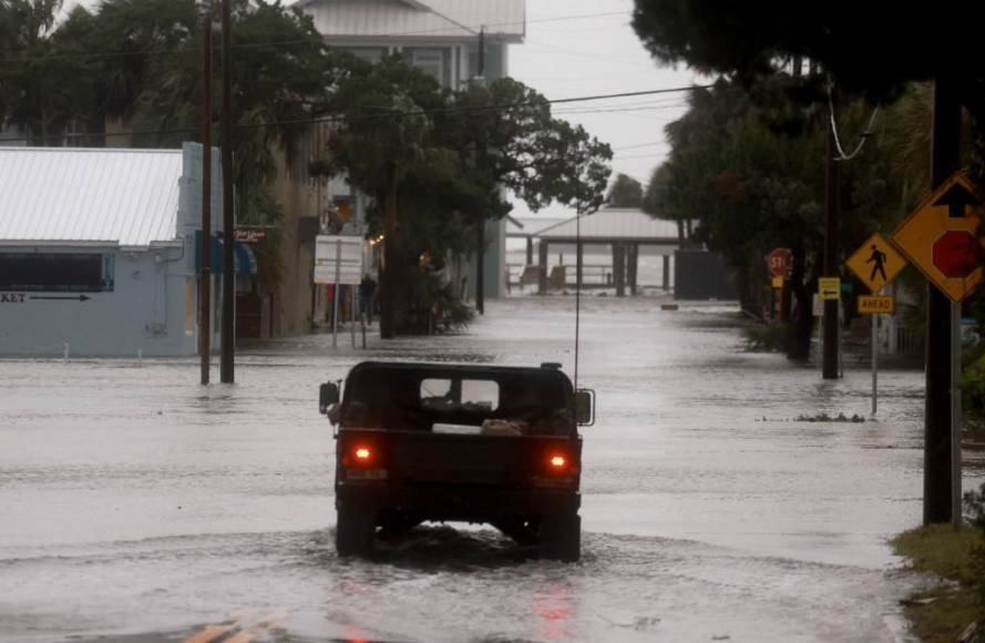 Huracán Debby ya es categoría 1 y toca tierra en Florida