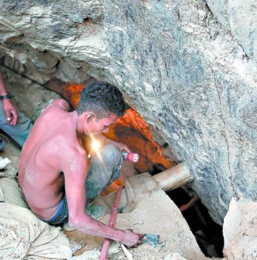 A 40 horas de la tragedia que pone en riesgo la vida de once mineros