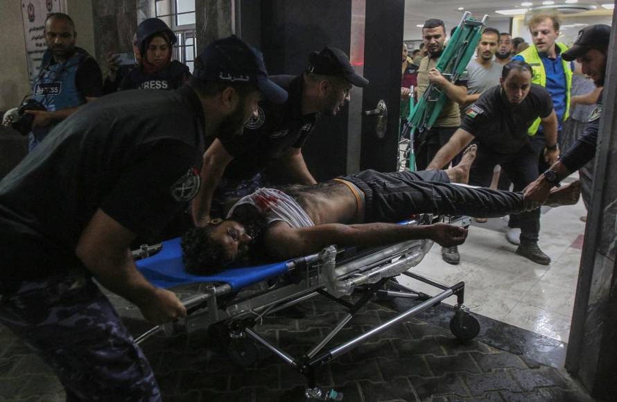 Cientos de muertos deja bombardeo a hospital de Gaza