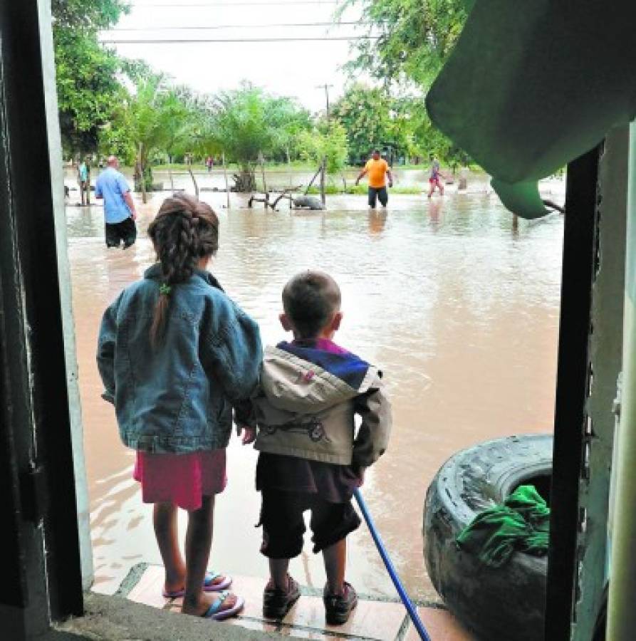 Desesperación y caos por las lluvias en la zona norte de Honduras