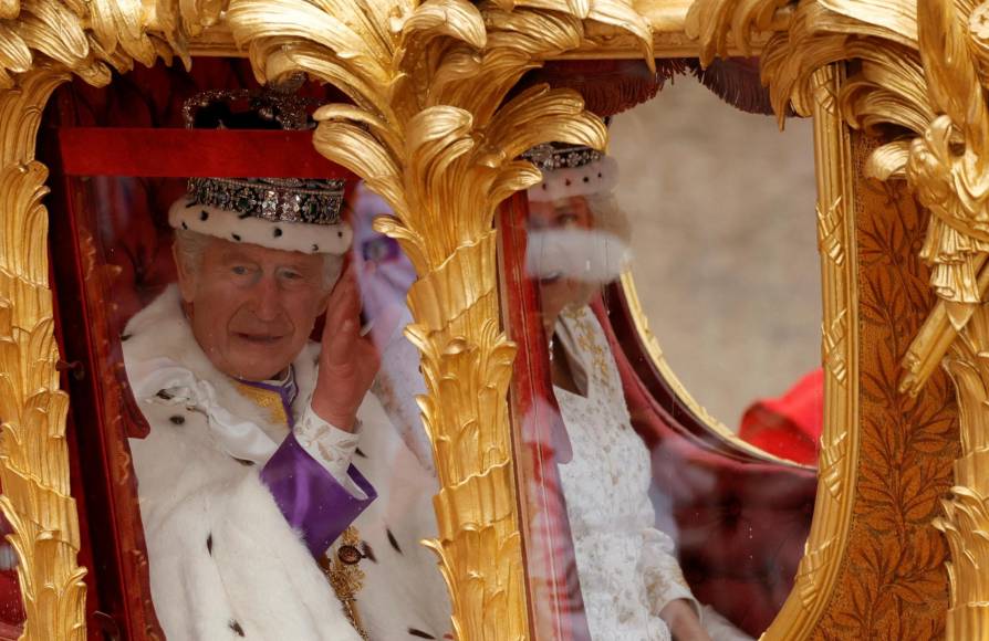 Carlos III: las imágenes del mayor desfile militar en 70 años