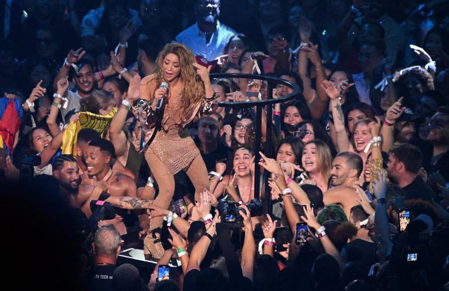 La reina del escenario: Shakira enciende los MTV VMA’s 2023 con su inolvidable show