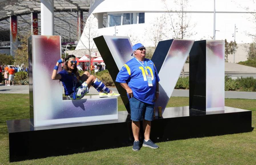 Color, cuernos y rayas: Ambientazo previo al Super Bowl LVI