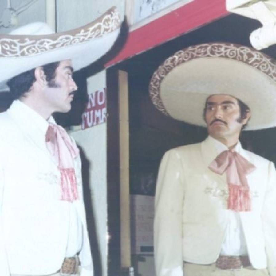 Vicente Fernández celebra su cumpleaños rodeado de amigos y familia