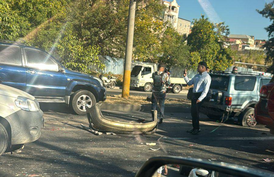 Las primeras imágenes del accidente provocado por rastra en el anillo periférico