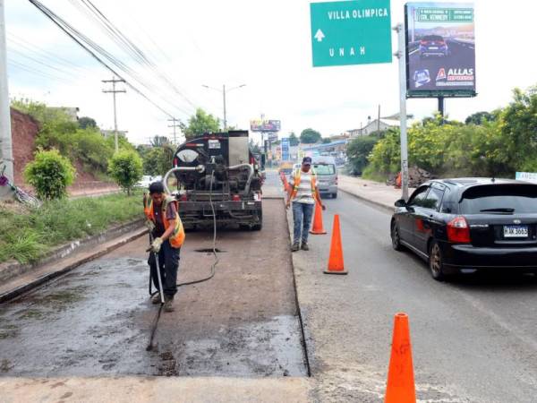 Los trabajos se realizan con rapidez en los puntos críticos para mejorar la fluidez vehicular en esta importante vía de la cuidad.