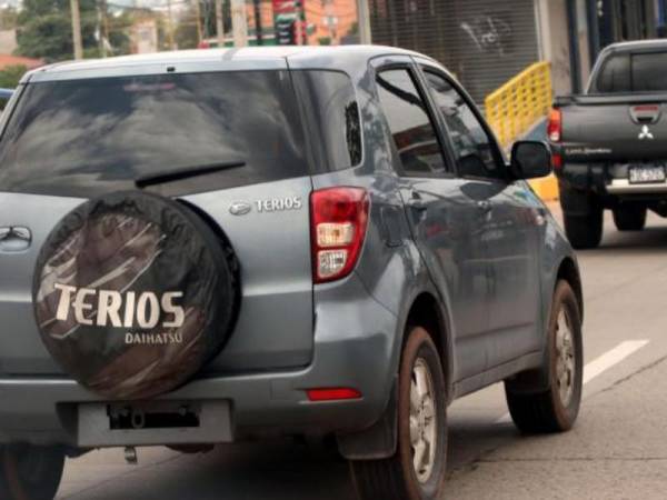 Es obligación del conductor portar las placas en su vehículo.